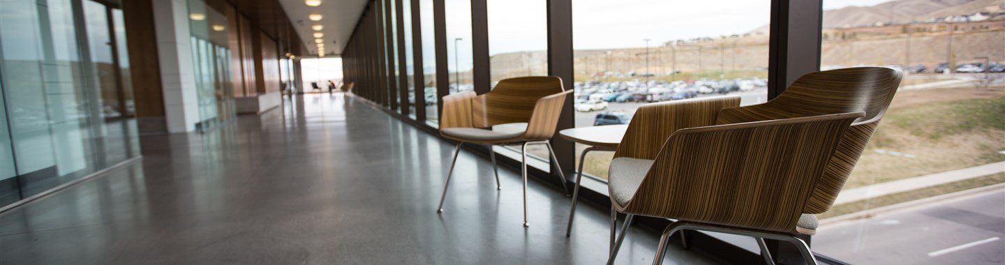 bossfight-free-stock-photos-wooden-polished-chair-office-cars (1)